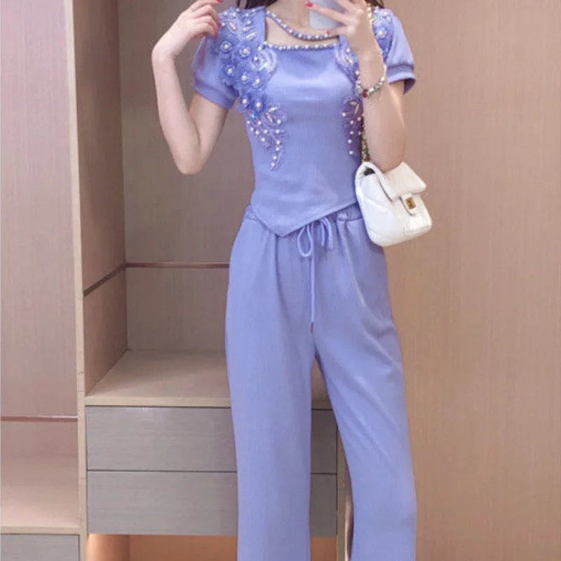 Summer Clothing Trends 2025 - Damesbroek met wijde pijpen Paarse damesbroek